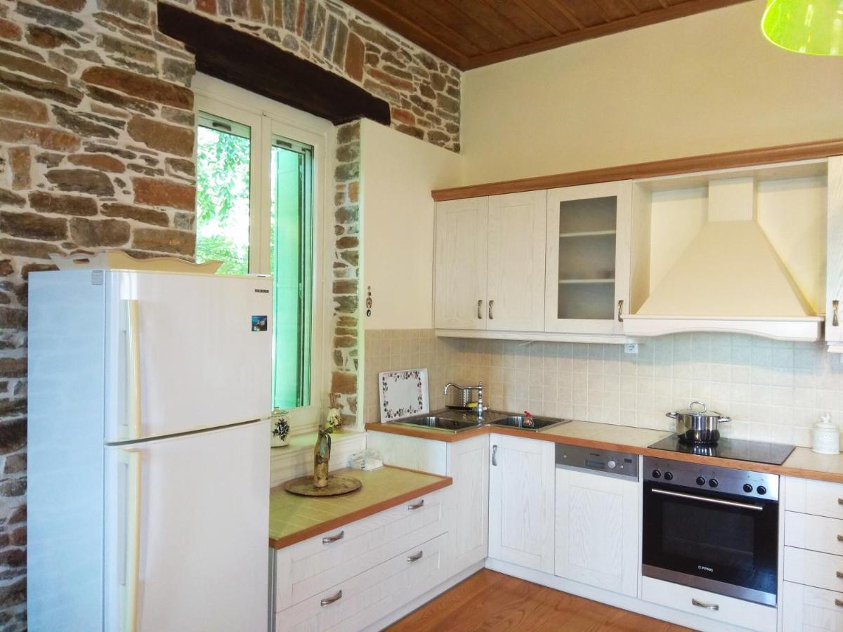 Marina Traditional Stonehouse Afetai Exterior photo